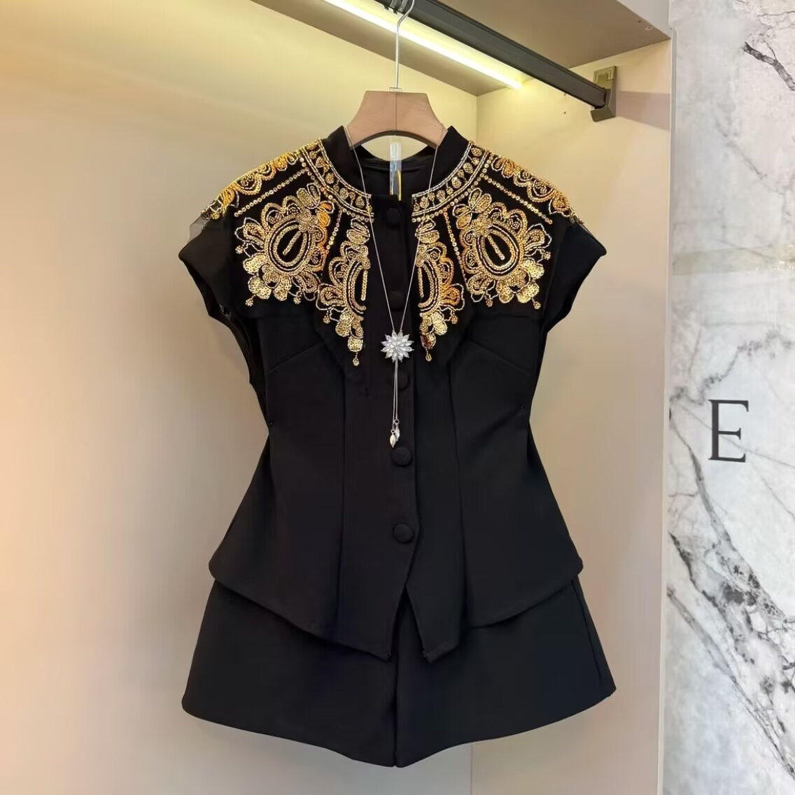 大码法式轻奢套装设计感重工艺钉珠无袖上衣+百搭显瘦裤子两件套,淘宝优惠券,粉丝福利购,淘宝优惠卷