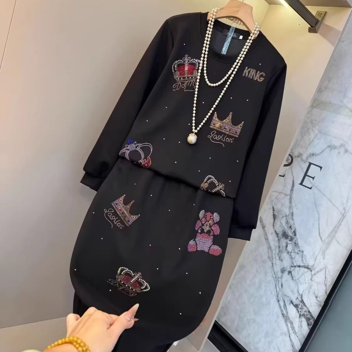 大码欧货重工艺烫钻轻奢显瘦长袖上衣+遮肉半身裙时尚洋气两件套,淘宝优惠券,粉丝福利购,淘宝优惠卷