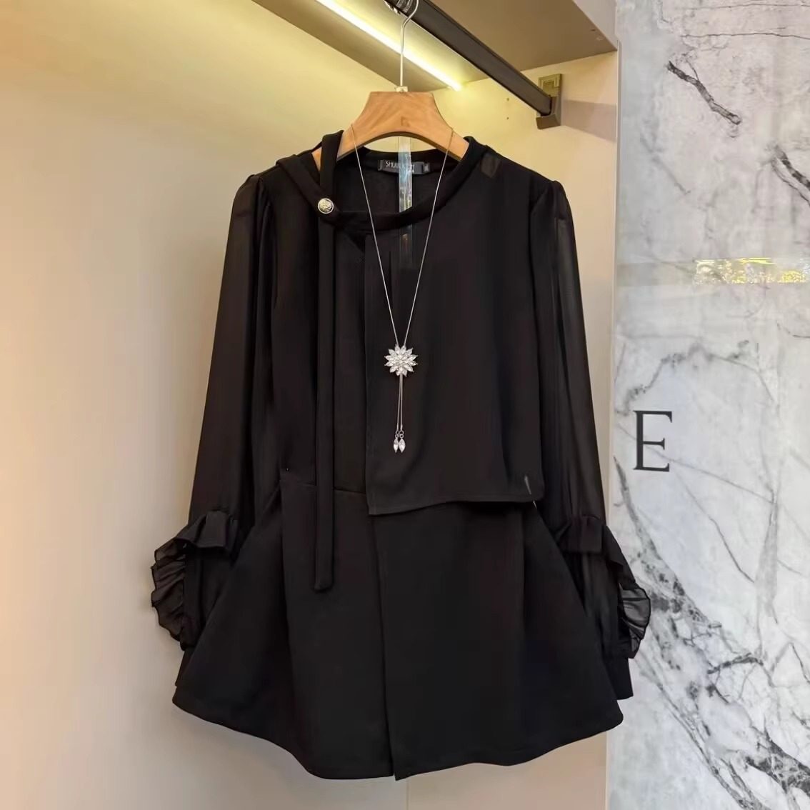 大码女装2025秋季新款设计感不规则木耳边上衣百搭裤子时尚两件套,淘宝优惠券,粉丝福利购,淘宝优惠卷