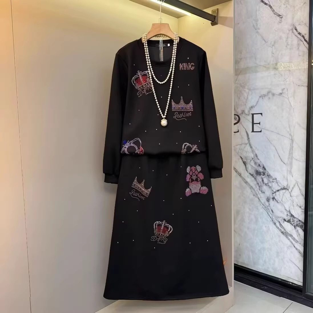 大码欧货重工艺烫钻轻奢显瘦长袖上衣+遮肉半身裙时尚洋气两件套,淘宝优惠券,粉丝福利购,淘宝优惠卷