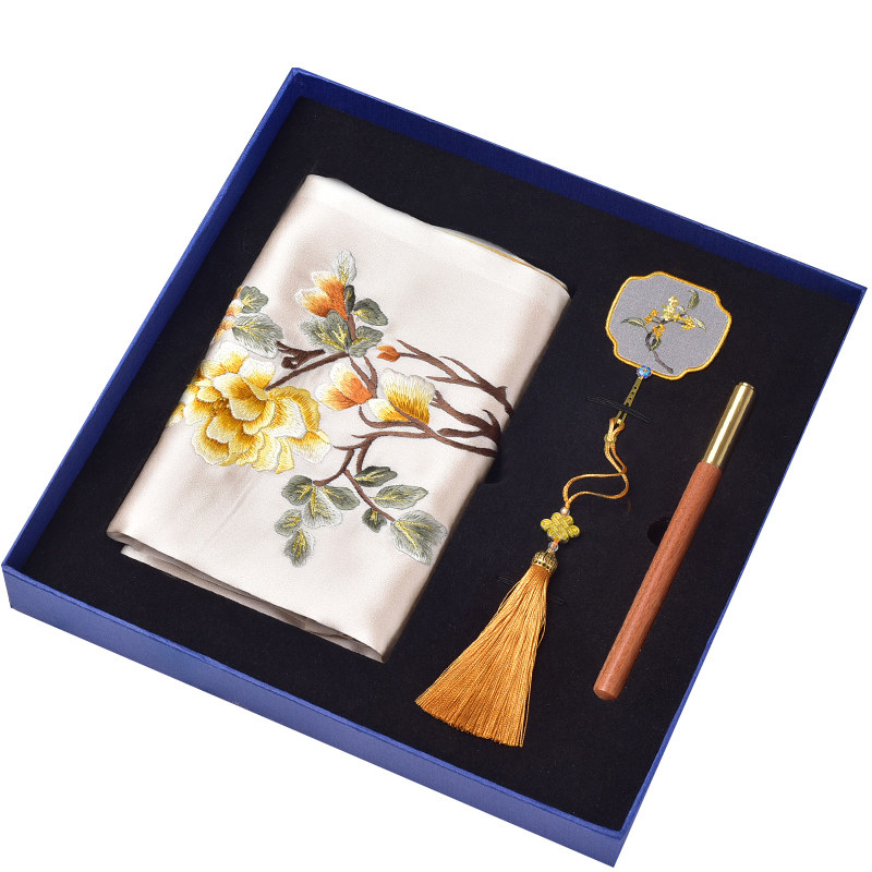 蜀绣手工刺绣女士丝巾桑蚕丝围巾三件套书签刺绣中国特色礼品礼物,淘宝优惠券,粉丝福利购,淘宝优惠卷