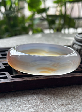 天然巴西玛瑙纹理浮云红玛瑙冰透俏色红白冰手镯加厚水润通透55口