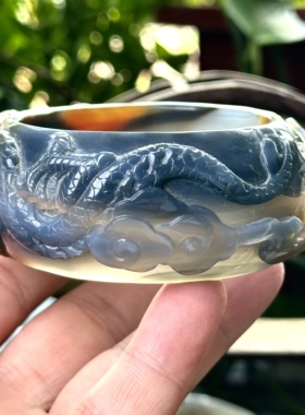 天然巴玉三彩水墨蓝红玛瑙纯手工雕刻红日蓝龙亭台楼阁祥云镯59口