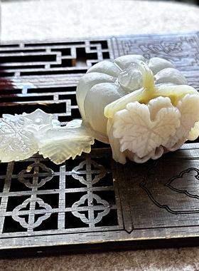 天然马料海洋玉髓高冰灰白冰巧雕刻同料一套梅花杯南瓜香插摆件