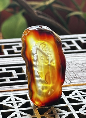 天然江料玛瑙高透冰红雕刻原石一体生肖鼠吊坠挂件冰红冰种