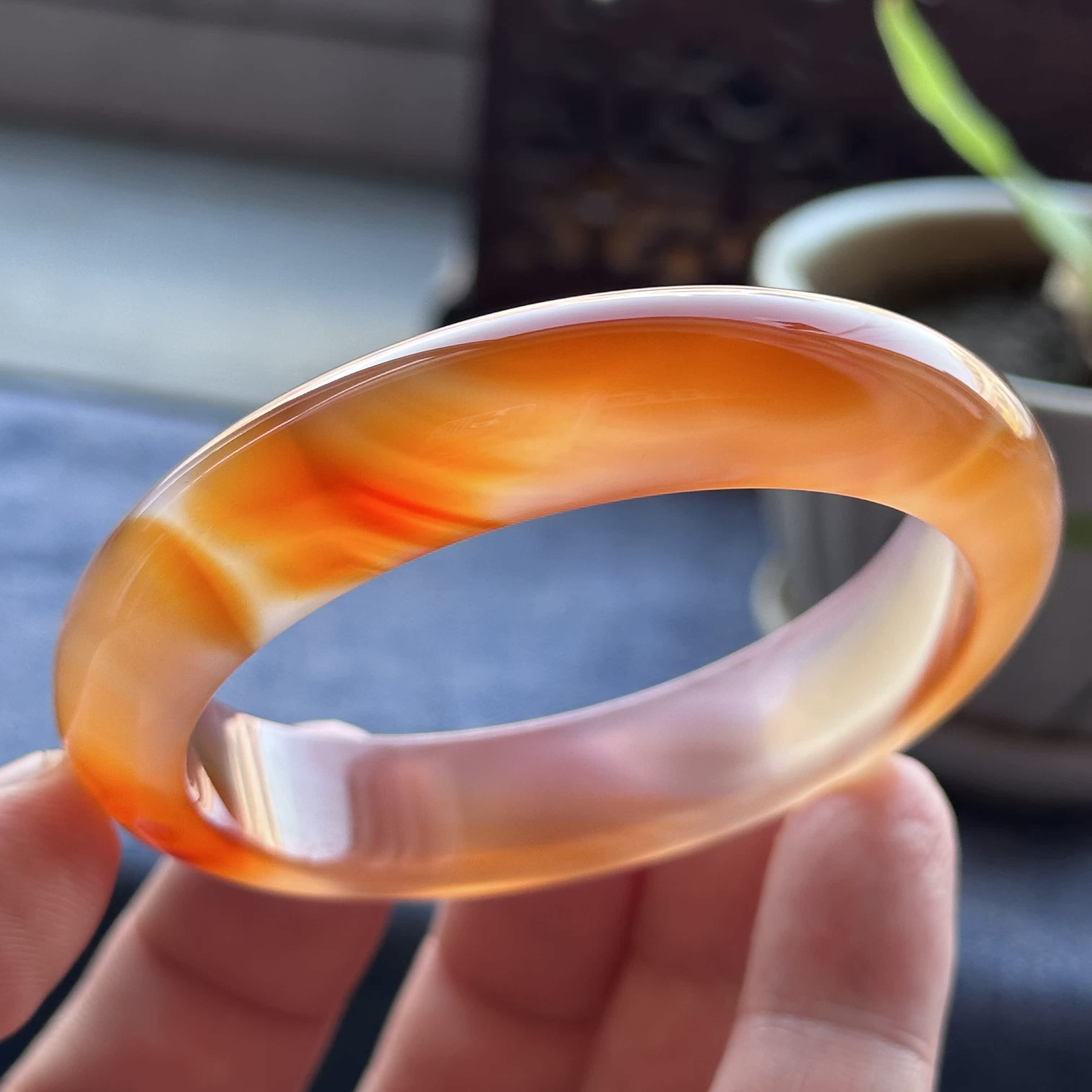 云臻阁天然马料俏色高冰冰种红玛瑙玉髓手镯冰透飘红58口径