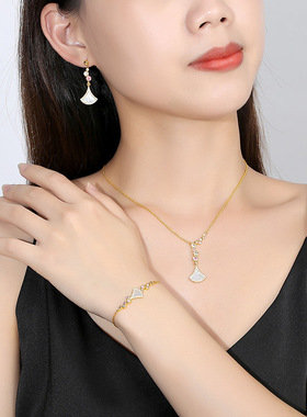 设计款镶钻白贝裙子项链女士镀K金高级感百搭高保色小众锁骨链