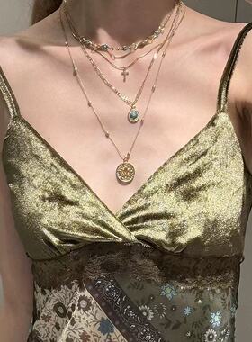 波西米亚十字项链女镂空花朵吊坠金色颈链复古多层叠戴锁骨链配饰