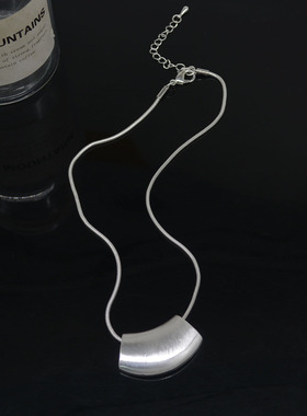 复古金属蛇骨链女几何拉丝项链