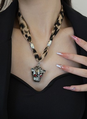 美德拉复古豹纹丝巾豹头吊坠项链