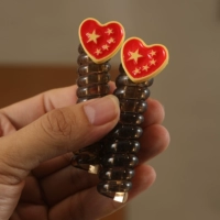 2 [красные трехмерные сердца]