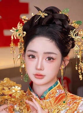金绿色中式新娘秀禾服头饰减龄