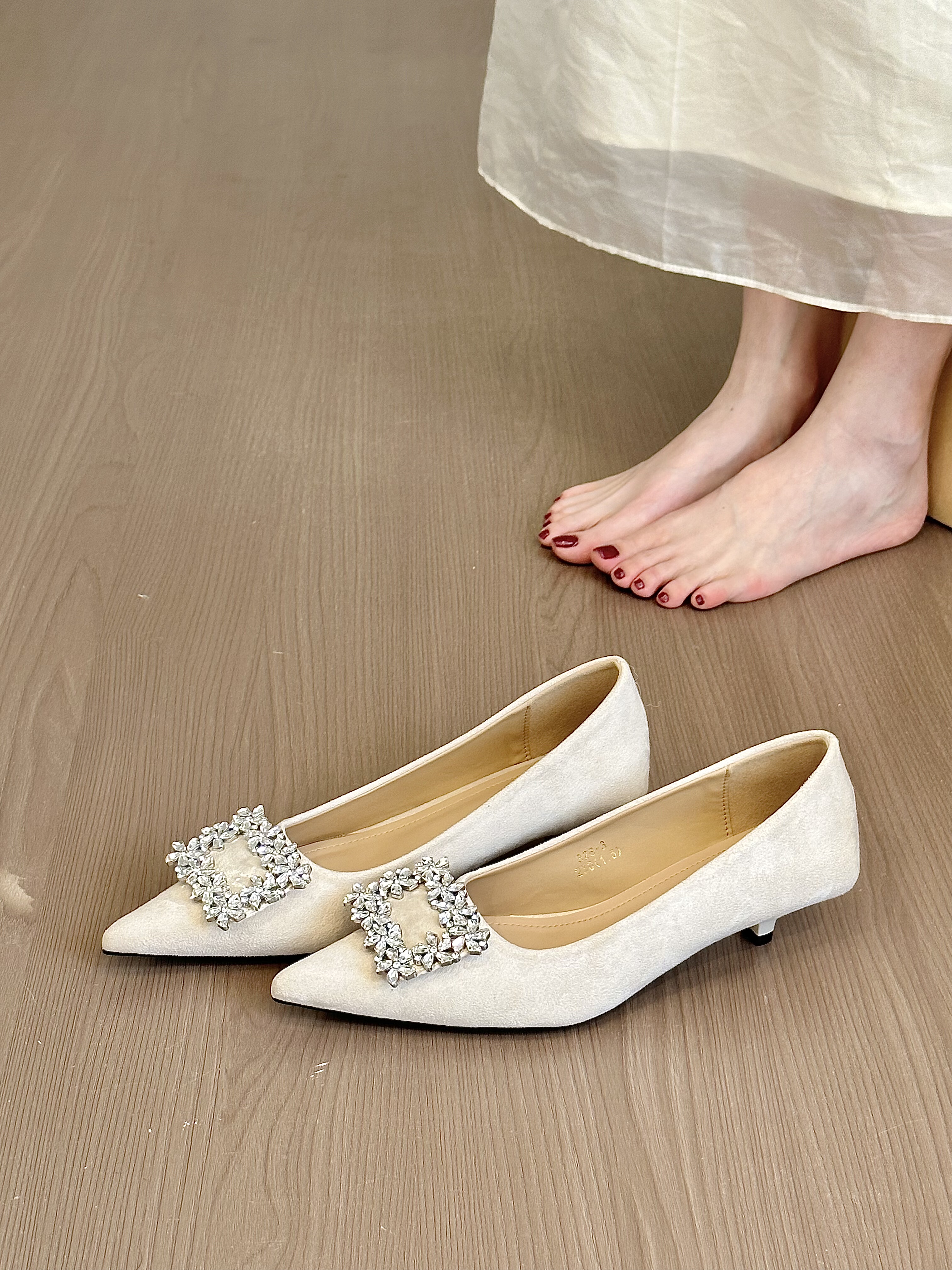 titing温柔春日杏！气质绒面尖头水钻方扣浅口单鞋女春猫跟单鞋,淘宝优惠券,粉丝福利购,淘宝优惠卷