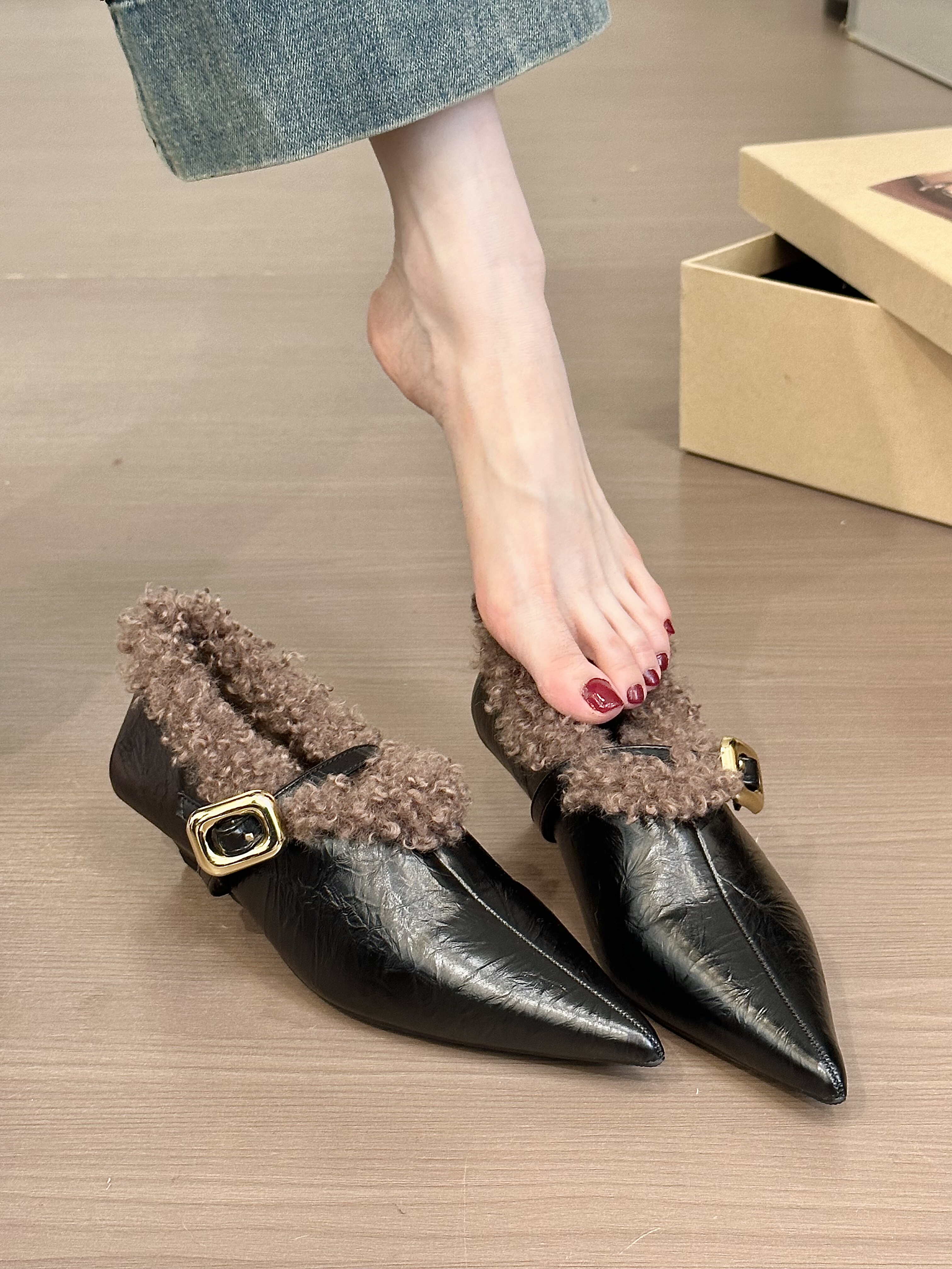 titing古早摩登！时髦尖头搭扣翻毛单鞋女秋韩版通勤加绒猫跟单鞋,淘宝优惠券,粉丝福利购,淘宝优惠卷