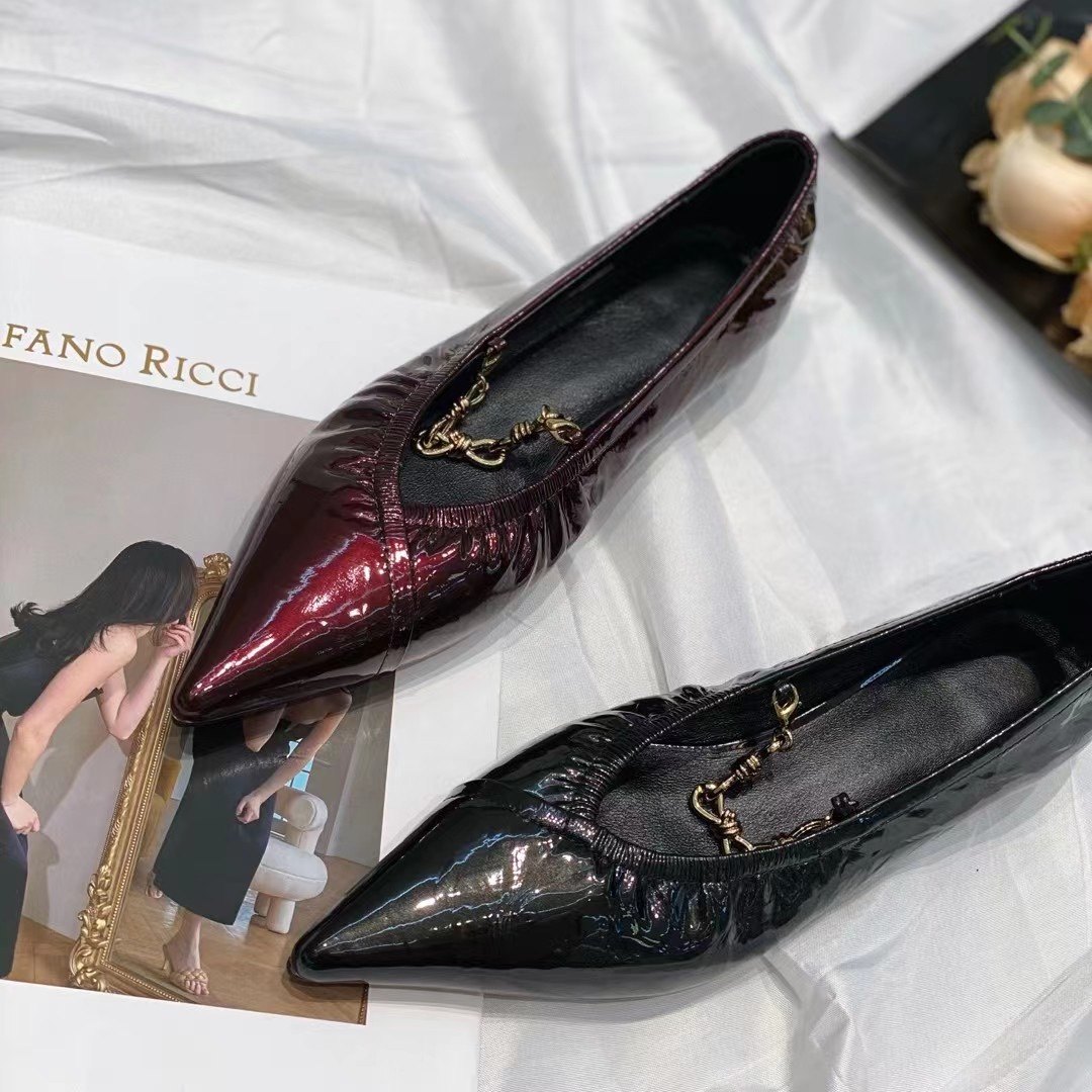 欧洲站新真皮女鞋漆皮尖头低跟平底鞋金属链条玛丽珍鞋单鞋奶奶鞋