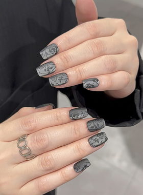 NailArt复古繁花黑色穿戴甲高级显白短方圆纯欲风氛围感美甲贴片