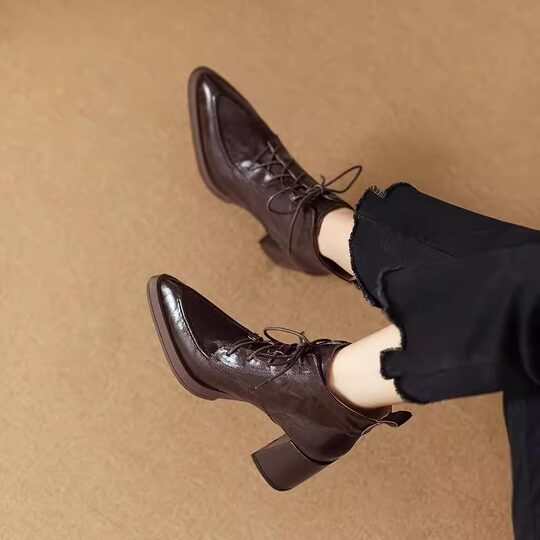 Martin boots for small women, thick soles, heightening, pointed toes, British style