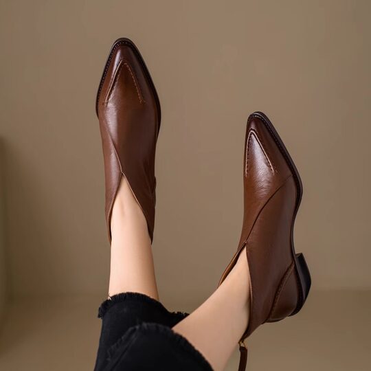 Women's cowhide leather short boots with back zipper, retro British pointed toe