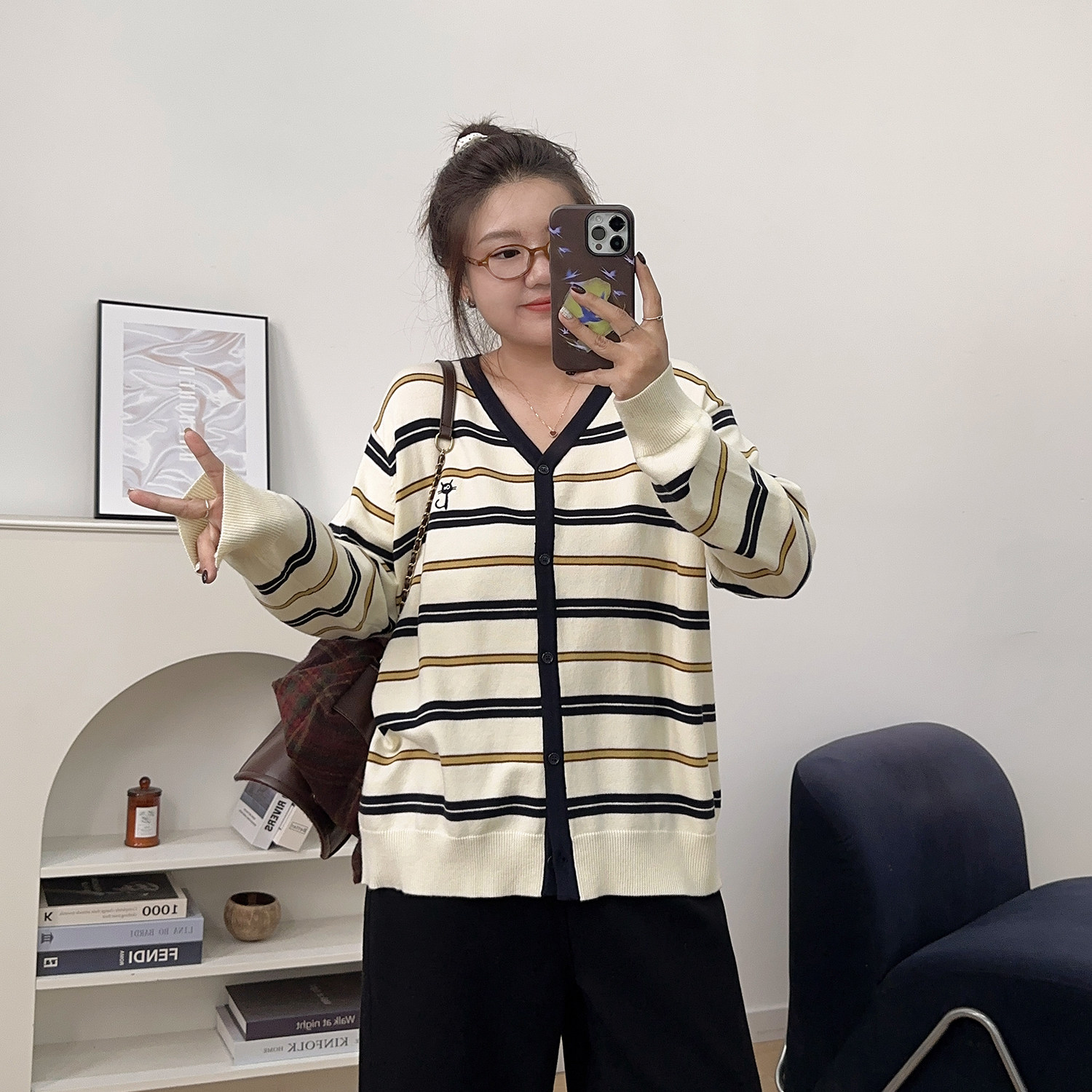 宛宛大码圆领条纹针织开衫女2025新款胖mm慵懒松弛感穿搭打底上衣,淘宝优惠券,粉丝福利购,淘宝优惠卷