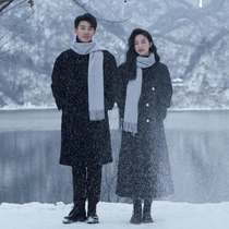 The movie shows the new Korean version of the autumn and winter style black big clothes Snow View Film Lovers Themed Photography Costumes