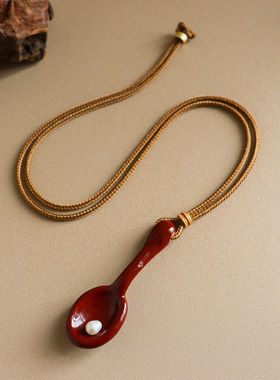 原创时尚新年红色滴油淡水珍珠勺子水瓶毛衣链轻奢感项链项饰