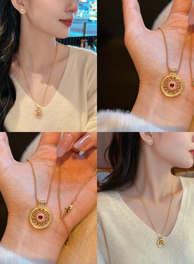 重工镂空花窗红刚玉罗盘项链镶钻