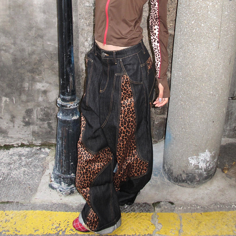 大码美式复古十字架拼接豹纹牛仔裤女新款街头朋克宽松弯刀长裤潮 - 图0