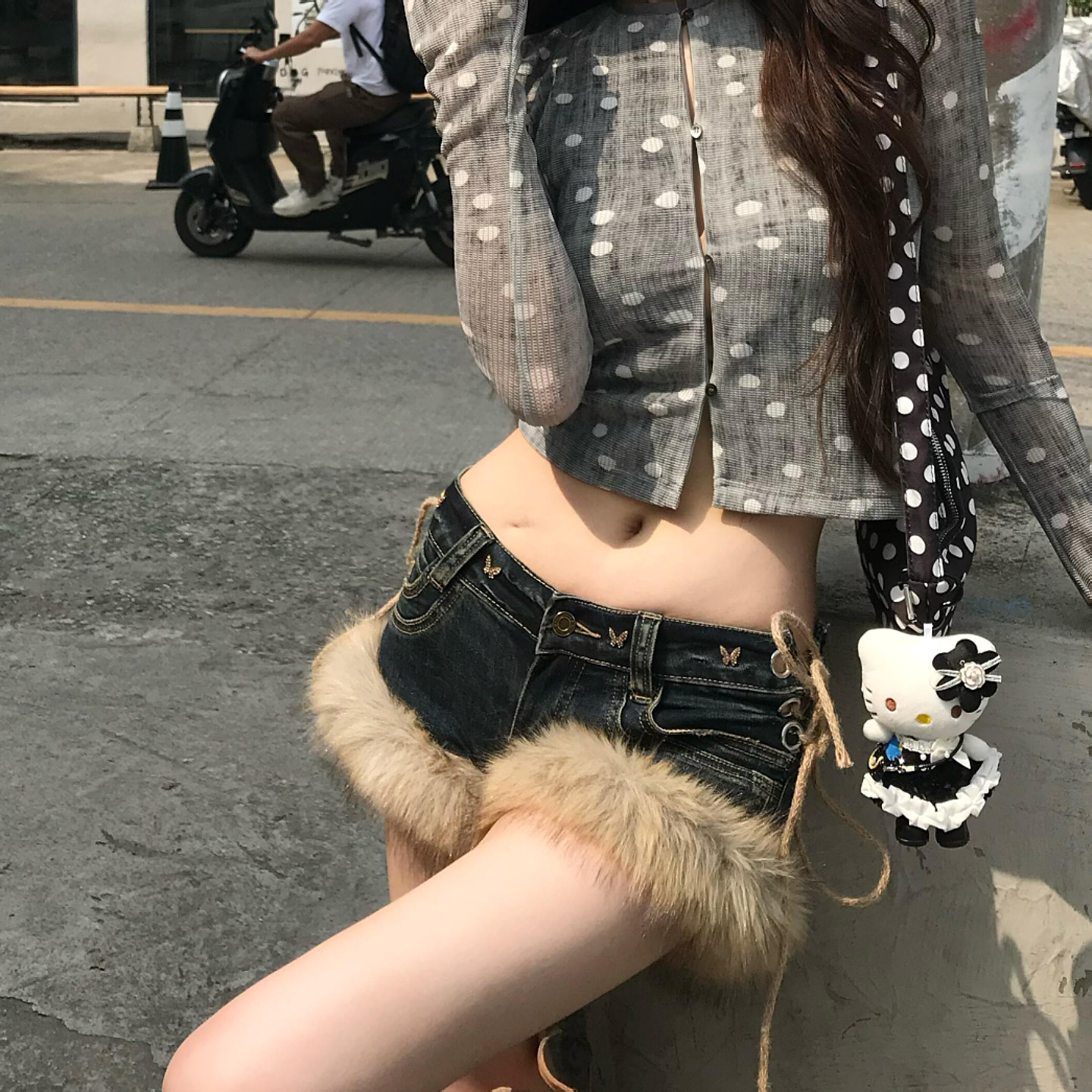 大码美式复古辣妹蝴蝶毛绒拼接牛仔短裤女低腰显瘦包臀设计感热裤,淘宝优惠券,粉丝福利购,淘宝优惠卷