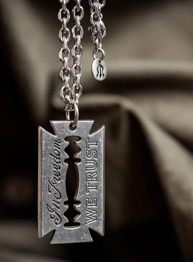 Metalize情侣镀银铁十字刀片项链