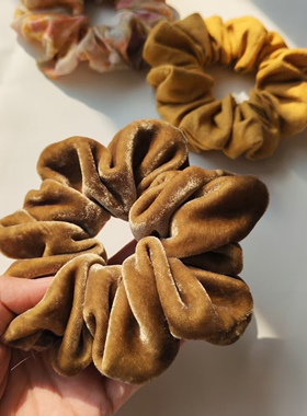 秋冬氛围感百分桑蚕丝丝绒浅咖色复古大肠发圈 进口高弹耐用皮筋