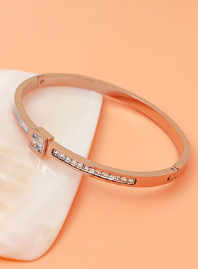 真金电镀锆石方形字母手镯日韩轻奢高级感闺蜜手环时尚百搭手