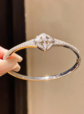 18k真金电镀轻奢风锆石菱形花朵卡扣手镯时尚重工精致手饰女