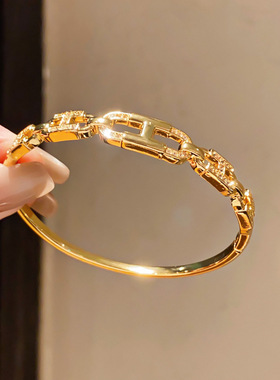 18k真金电镀轻奢锆石字母镂空手镯精致百搭手环小众感手饰女