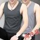 Wear a hot white fitness sweat-absorbing vest for men