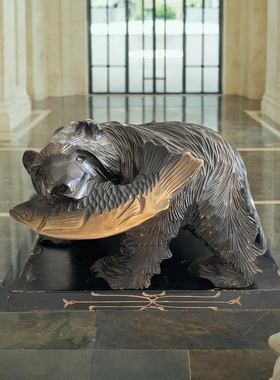 日本北海道传统手工整木雕熊叼鱼摆件木雕摆件招财树