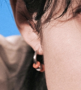 王鹤棣同款钛钢圈扣拼接项链红胶圈钢珠耳环个性时尚饰品