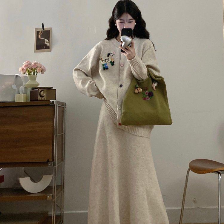 实拍大码女秋冬宽松慵懒风刺绣小马针织开衫显瘦毛衣+半身裙套装,淘宝优惠券,粉丝福利购,淘宝优惠卷