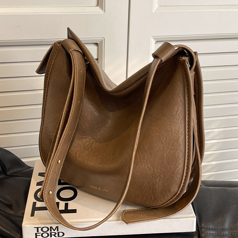 大容量包包女2025新款流行高级感复古美拉德单肩包通勤斜挎水桶包,淘宝优惠券,粉丝福利购,淘宝优惠卷