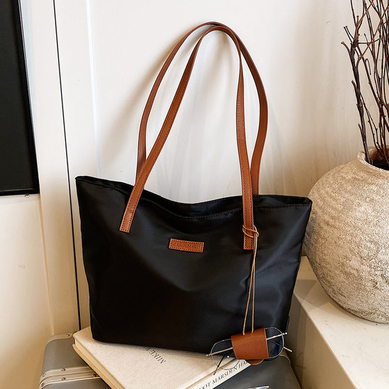 2025 new autumn and winter casual retro shoulder bag
