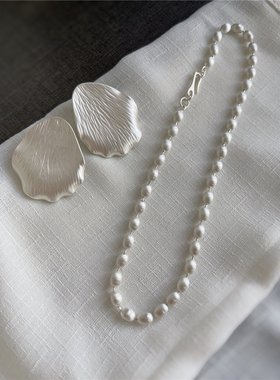 法式简约大气精致哑光银色米粒珠锁骨链小众高级感百搭轻奢项链女