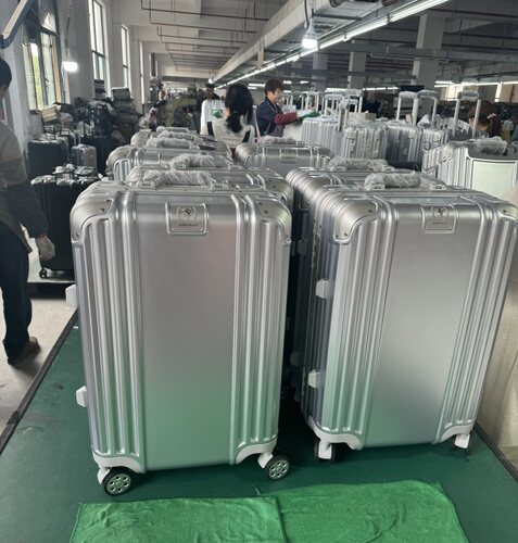纯原单出日本高端铝框行李箱海关密码锁旅行箱28寸托运箱包十色入 - 图2