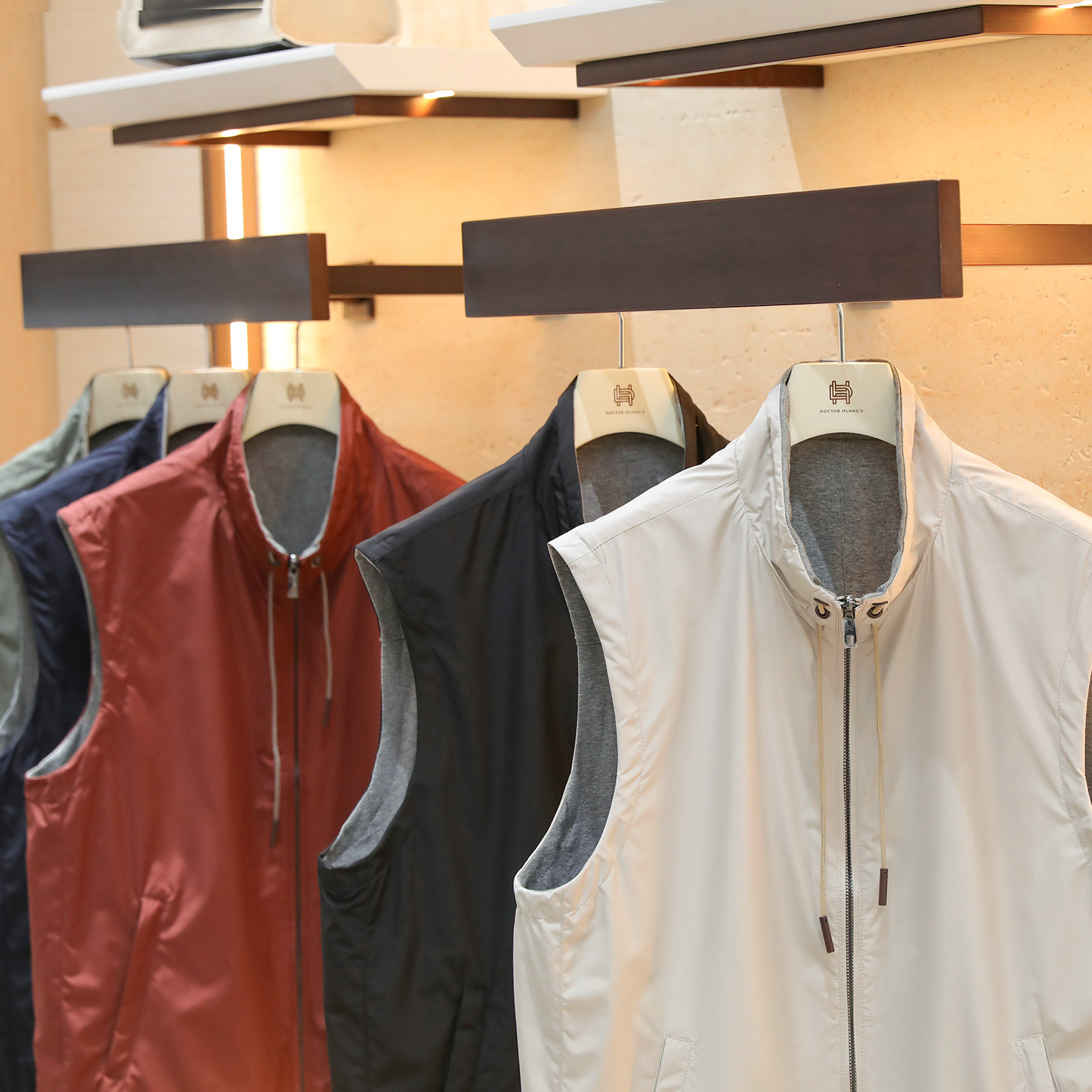 意式奢华2025早秋新款男高端三防休闲两面穿背心马甲坎肩外套1320,淘宝优惠券,粉丝福利购,淘宝优惠卷