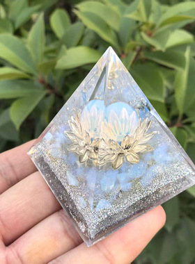 莲花水晶碎石金字塔桌面摆件