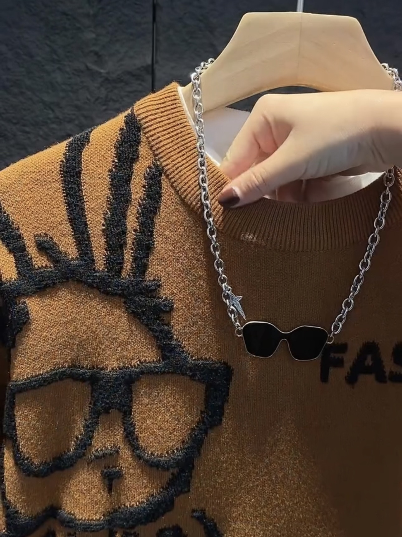 潮牌卡通印花兔子毛衣男情侣潮流套头上衣休闲百搭毛衫圆领针织衫,淘宝优惠券,粉丝福利购,淘宝优惠卷