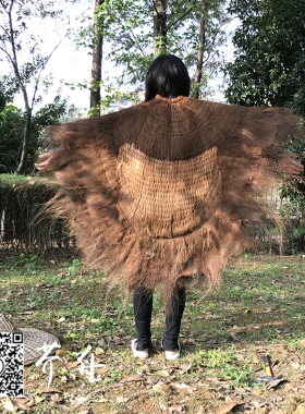 穿戴蓑衣棕榈雨披特色手工艺品