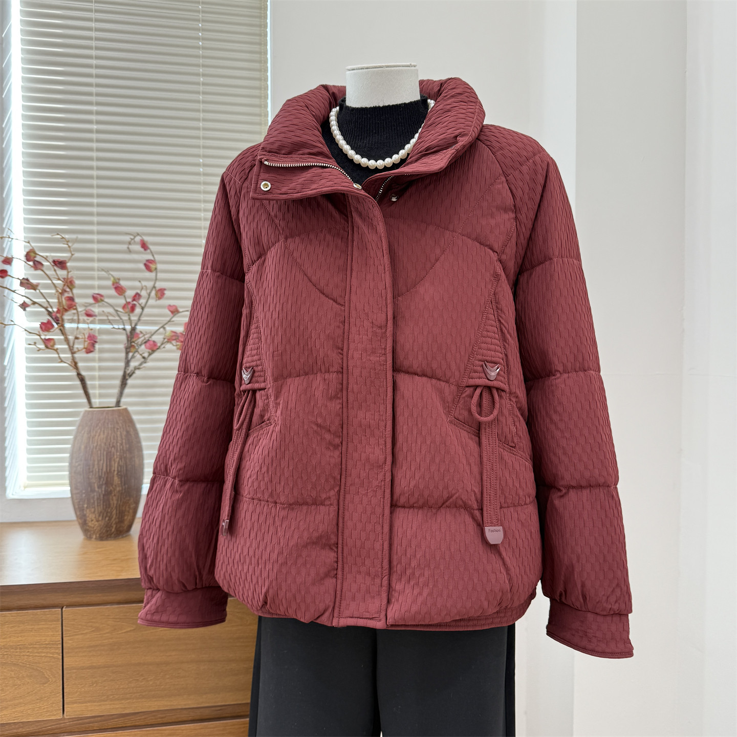 中老年羽绒服女2025新款冬装中年妈妈短款连帽加厚白鸭绒防寒外套,淘宝优惠券,粉丝福利购,淘宝优惠卷