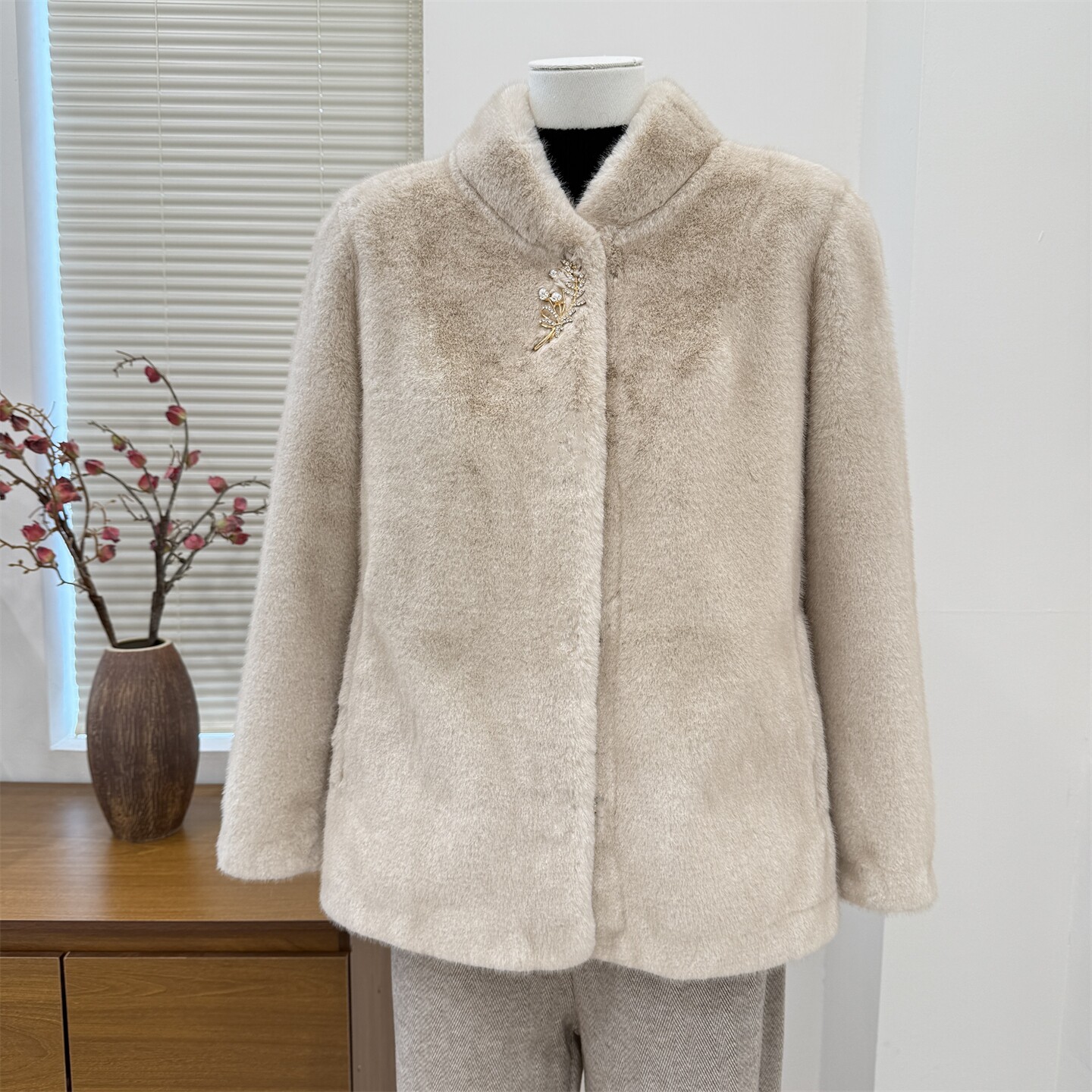 妈妈冬装水貂绒皮草外套短款2025新款中老年女装时尚皮毛一体大衣,淘宝优惠券,粉丝福利购,淘宝优惠卷