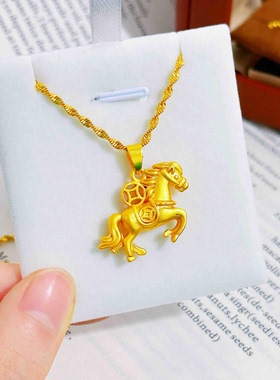 沙金饰品骏马钱币吊坠项链男女仿真金马上有钱生肖马招财纳项链