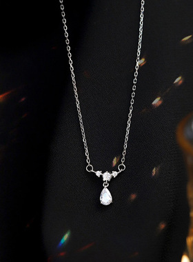 水滴项链女轻奢小众设计感高级气质日常通勤钛钢锁骨链2022年新款