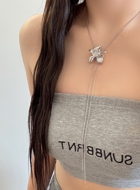 丽银秋冬新款高级感流苏设计鸢尾花毛衣链气质时尚轻奢抽拉项链女